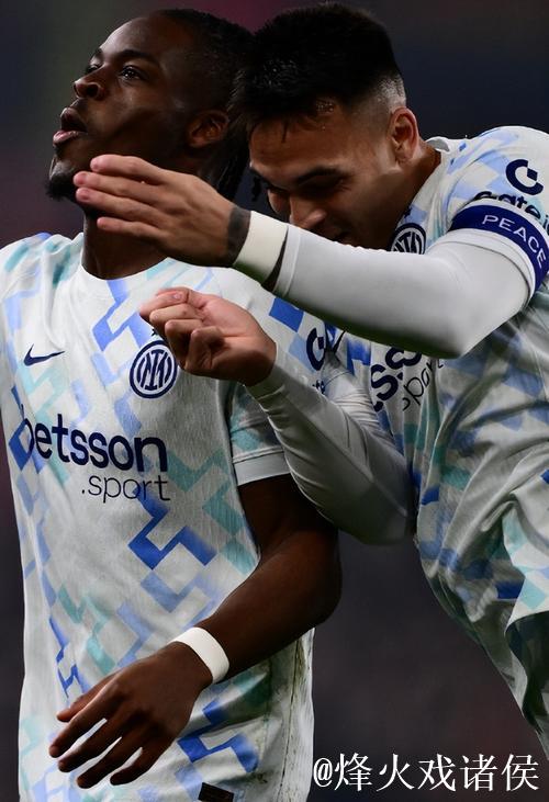 劳塔罗传射建功，国米2-1逆转登顶意甲，比肩姆巴佩哈兰德